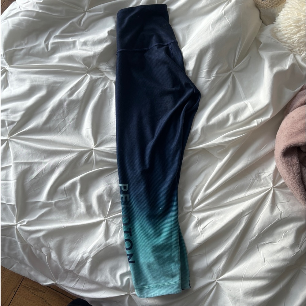 Navy Peloton cropped leggings